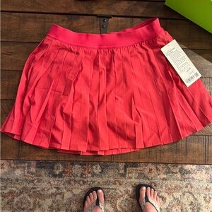 New Lulu with tags, cherry mist high rise pleated tennis skirt